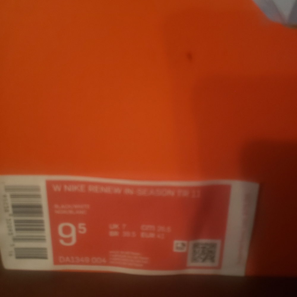 Nike gym shoes